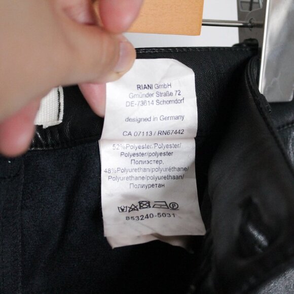 Riani Designer Black Faux Leather Pants Size 12 - Picture 14 of 15